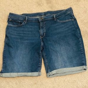 Levi's® Women's Plus Classic Bermuda
Blue Jean Shorts size 24W
